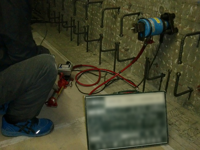 アンカー引張強度試験